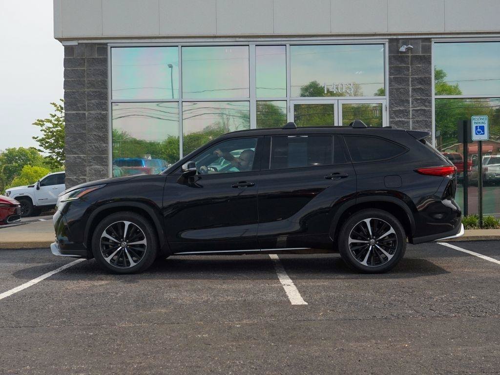 Used 2021 Toyota Highlander XSE FWD image 5