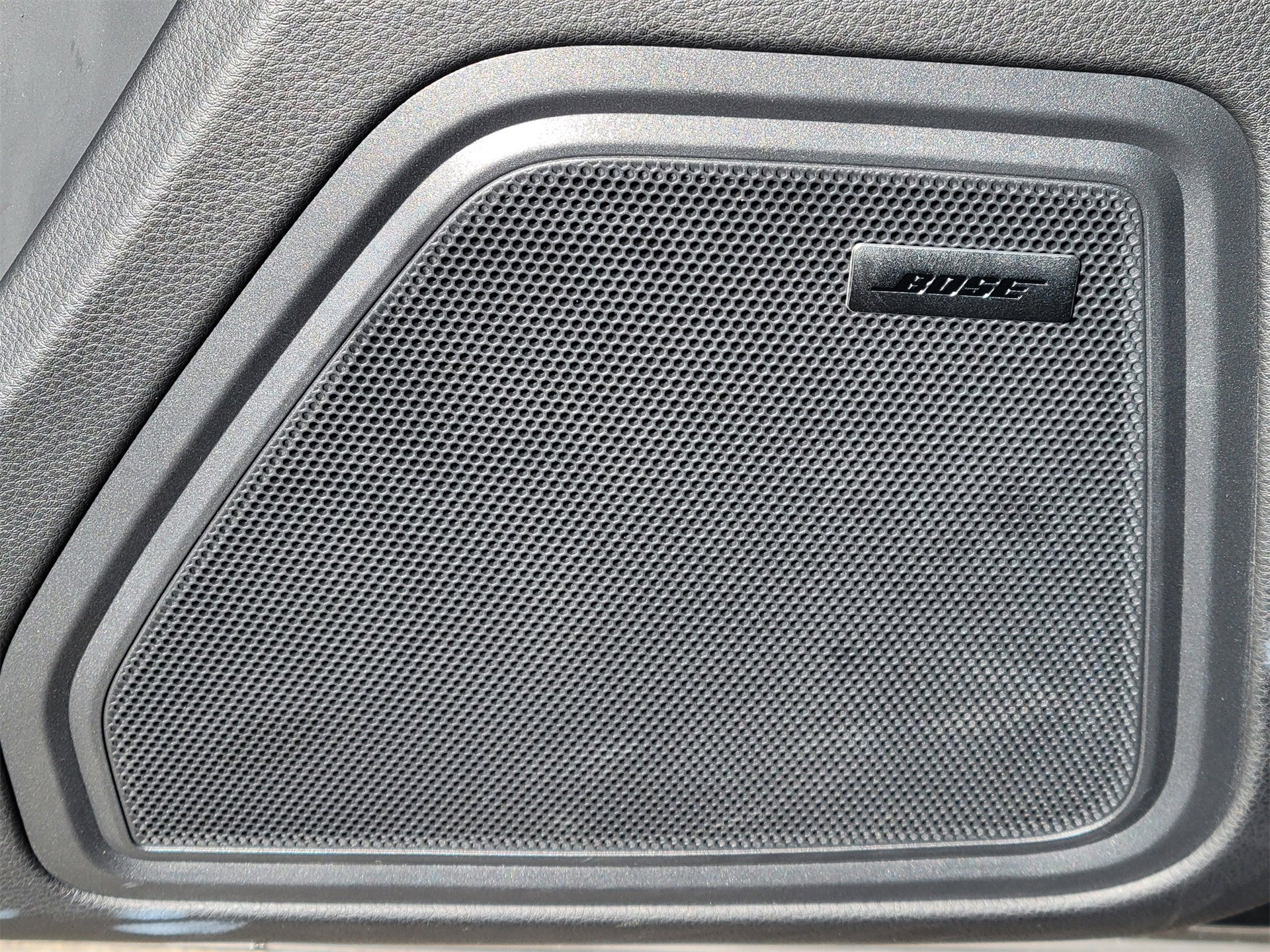 Used 2025 Porsche Macan image 24