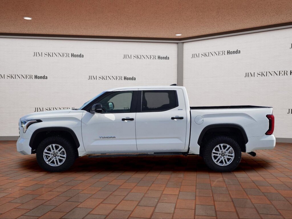 Used 2025 Toyota Tundra SR5 w/ SR5 Convenience Package AWD/4WD image 13