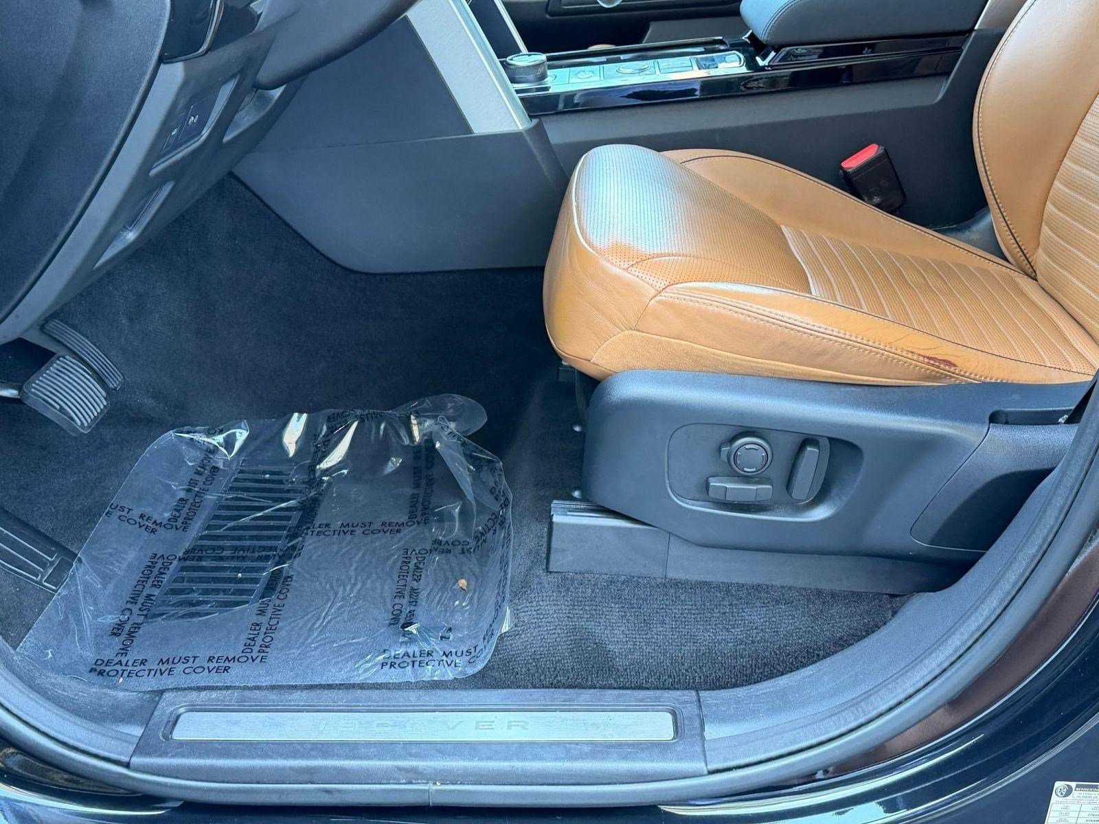 Used 2019 Land Rover Discovery HSE image 14