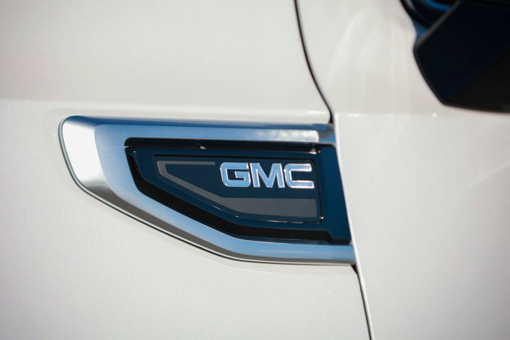 Used 2024 GMC Yukon XL Denali w/ Advanced Technology Package image 27