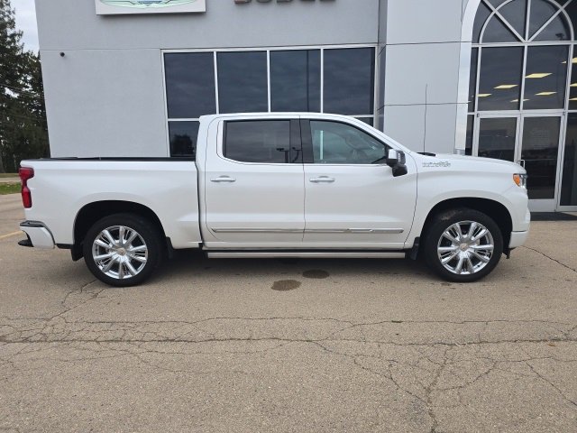 Used 2024 Chevrolet Silverado 1500 High Country image 3