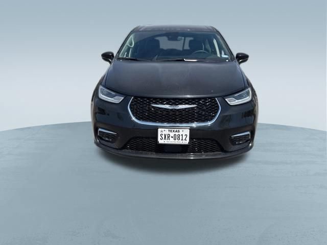 Used 2023 Chrysler Pacifica Touring-L image 2