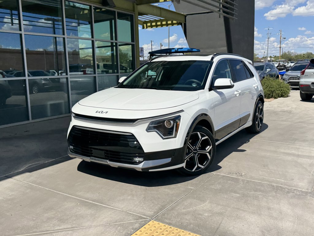 Used 2024 Kia Niro EX Touring FWD image 2