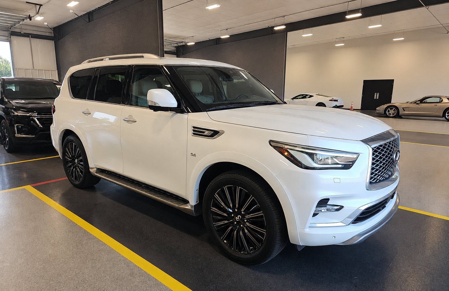 Used 2019 INFINITI QX80 Limited AWD/4WD image 2