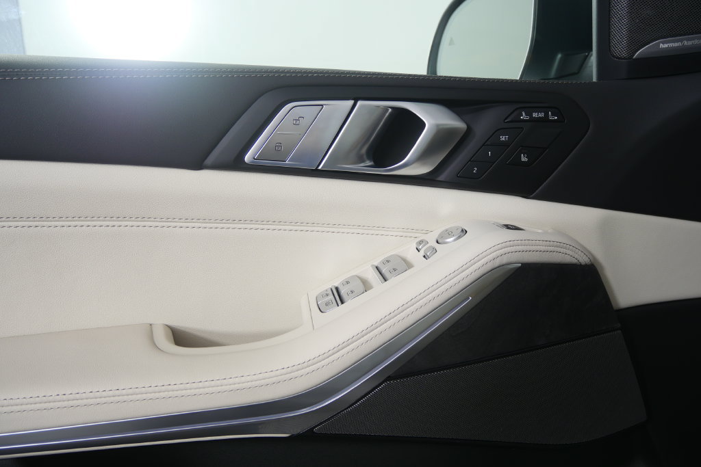 Used 2027 BMW X7 xDrive40i AWD/4WD image 8