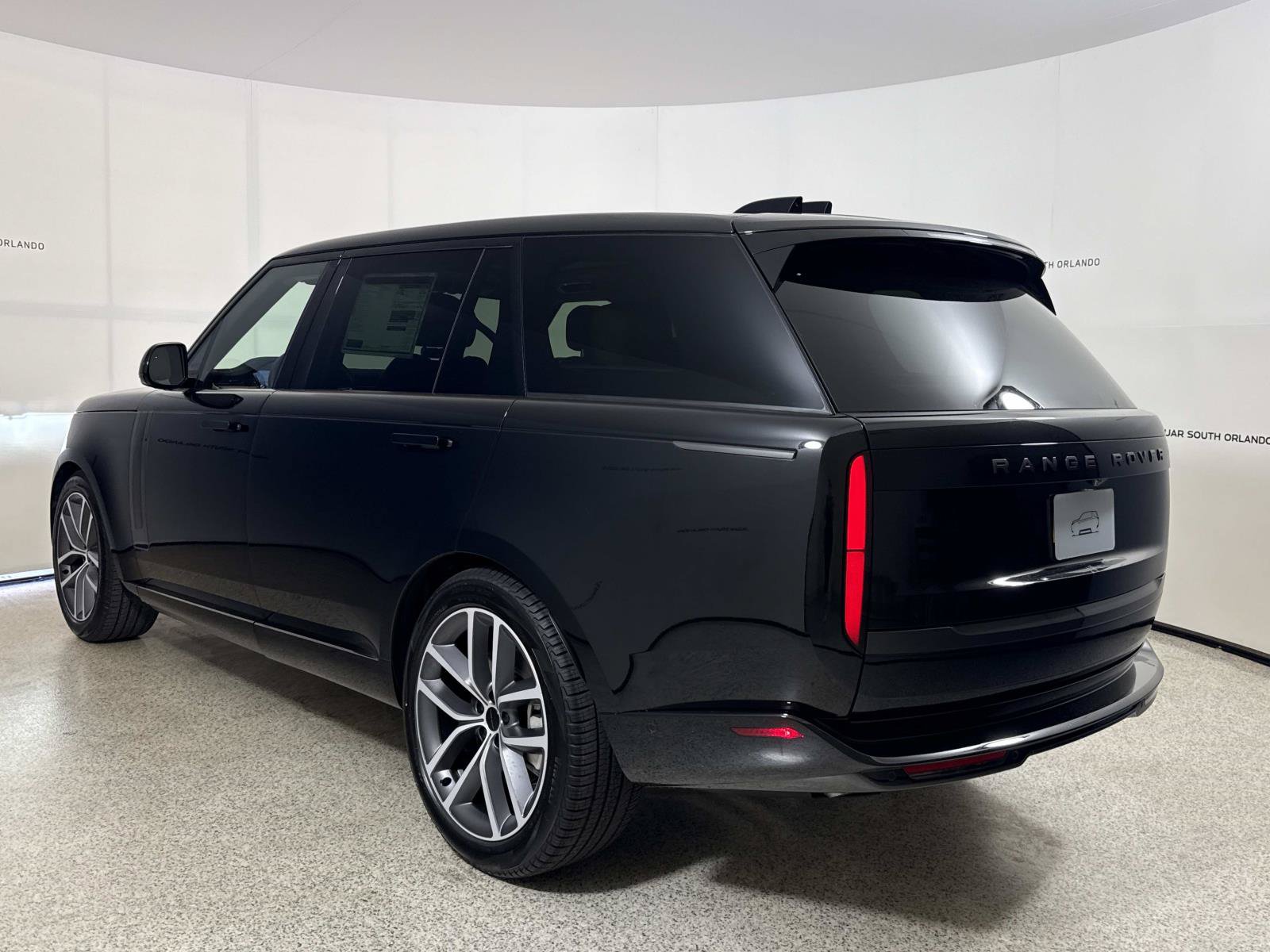New 2026 Land Rover Range Rover Long Wheelbase SE AWD/4WD image 4