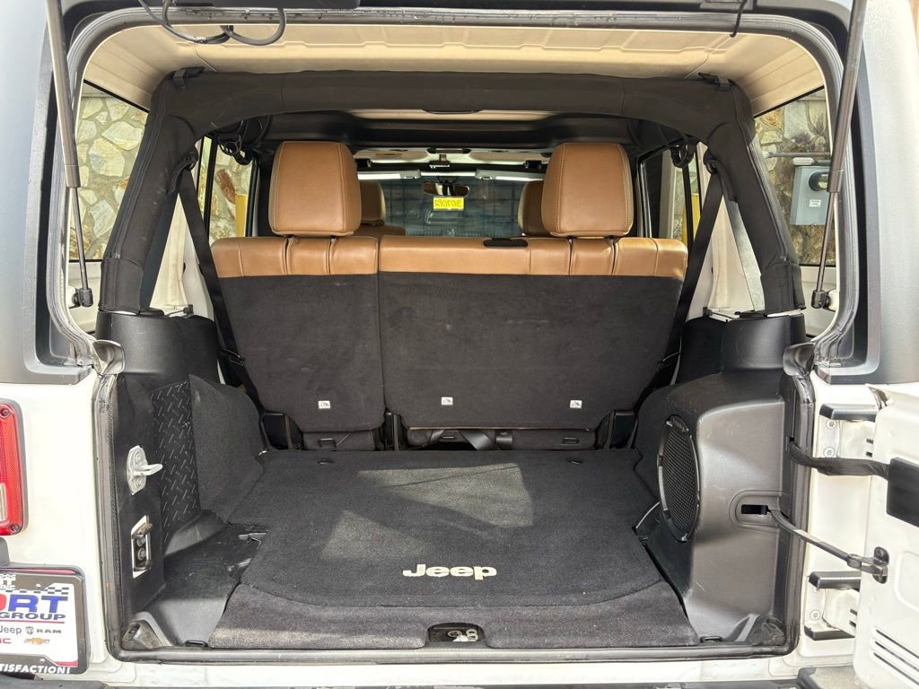 Used 2012 Jeep Wrangler Unlimited Rubicon w/ Connectivity Group image 13