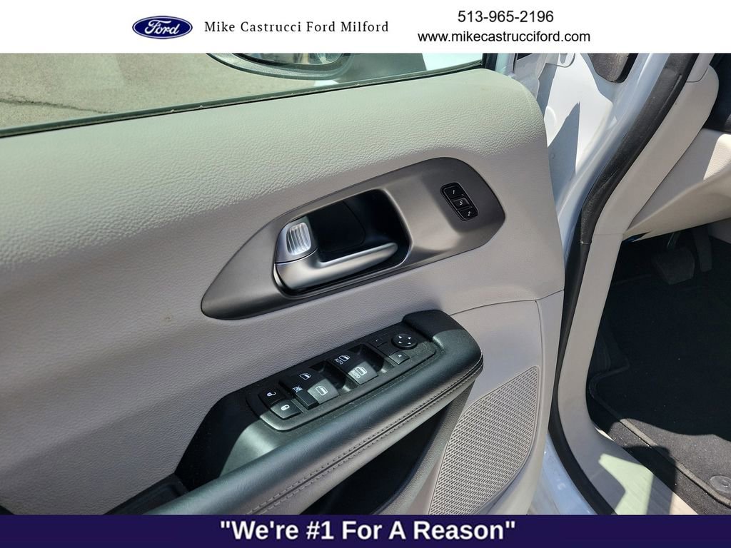 Used 2023 Chrysler Pacifica Touring-L FWD image 26