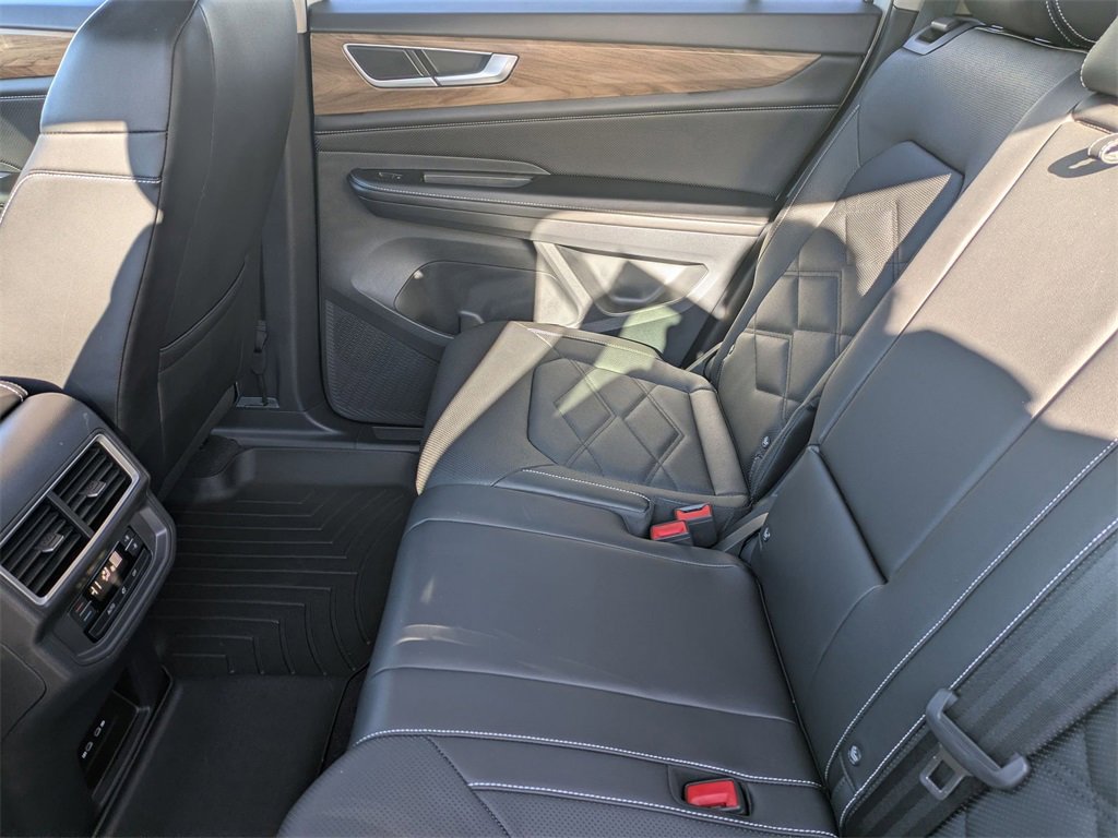 Used 2024 Volkswagen Atlas SE image 27