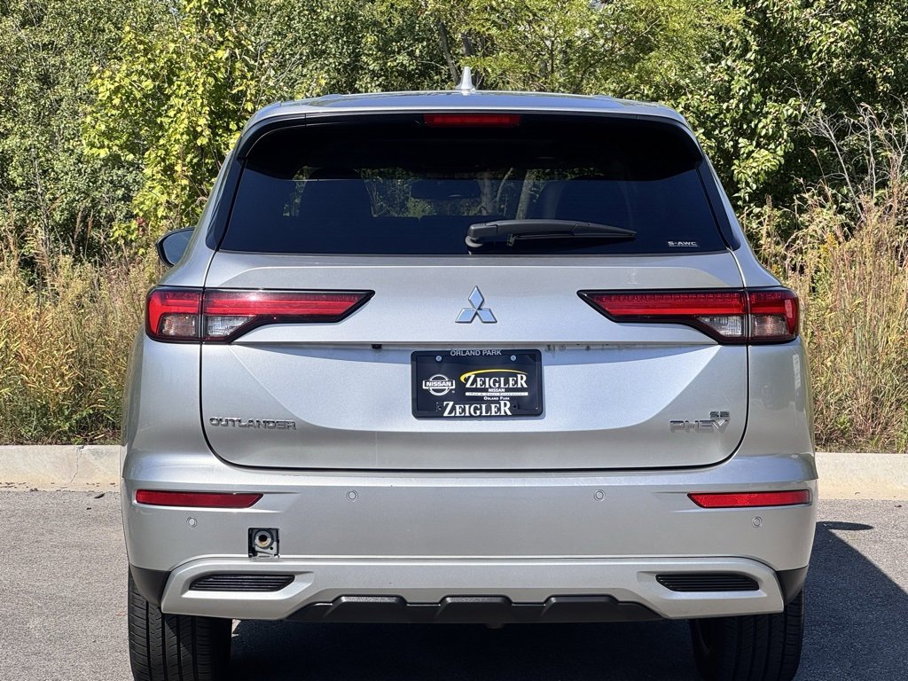 Used 2023 Mitsubishi Outlander 4WD image 5