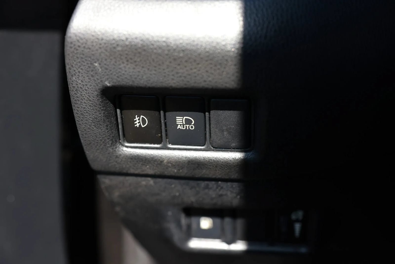 Used 2018 Toyota C-HR XLE FWD image 43