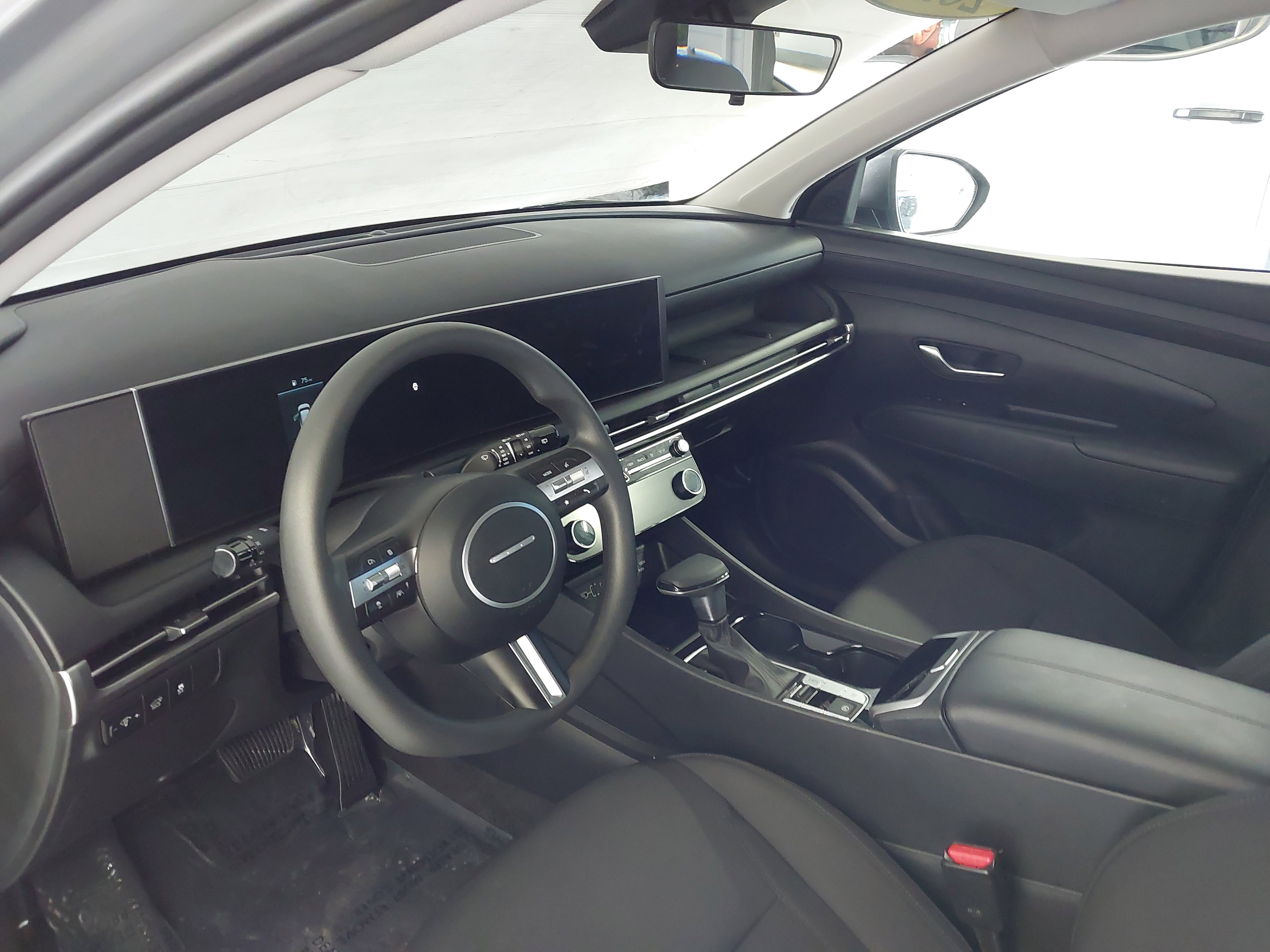 Used 2025 Hyundai Tucson SEL image 2