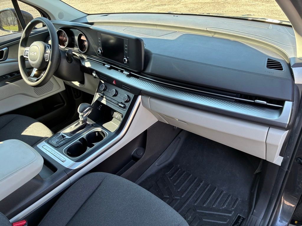 Used 2023 Kia Carnival LX image 18