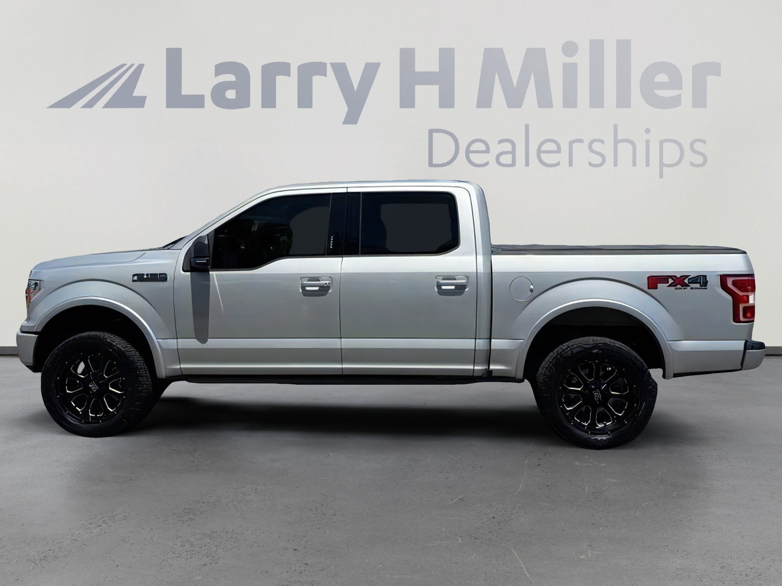 Used 2018 Ford F150 XLT w/ Equipment Group 302A Luxury AWD/4WD image 2