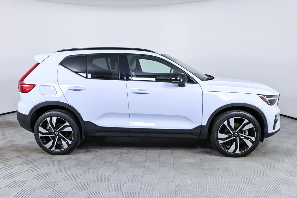 Certified 2024 Volvo XC40 B5 Plus w/ Protection Package Premier image 29
