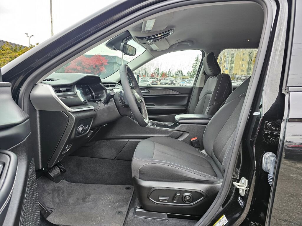 Used 2023 Jeep Grand Cherokee L Laredo image 18