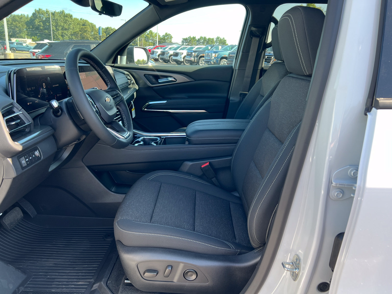 New 2027 Chevrolet Traverse LT w/ Driver Confidence Package AWD/4WD image 4