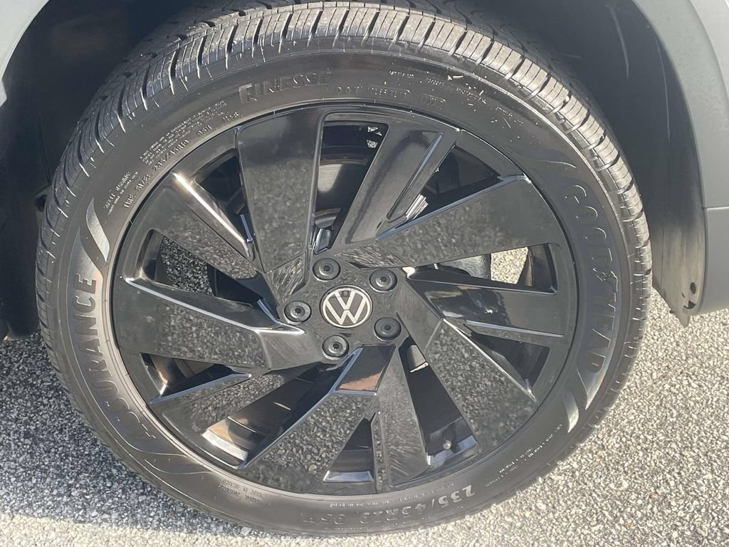 Certified 2024 Volkswagen Taos SE AWD/4WD image 9