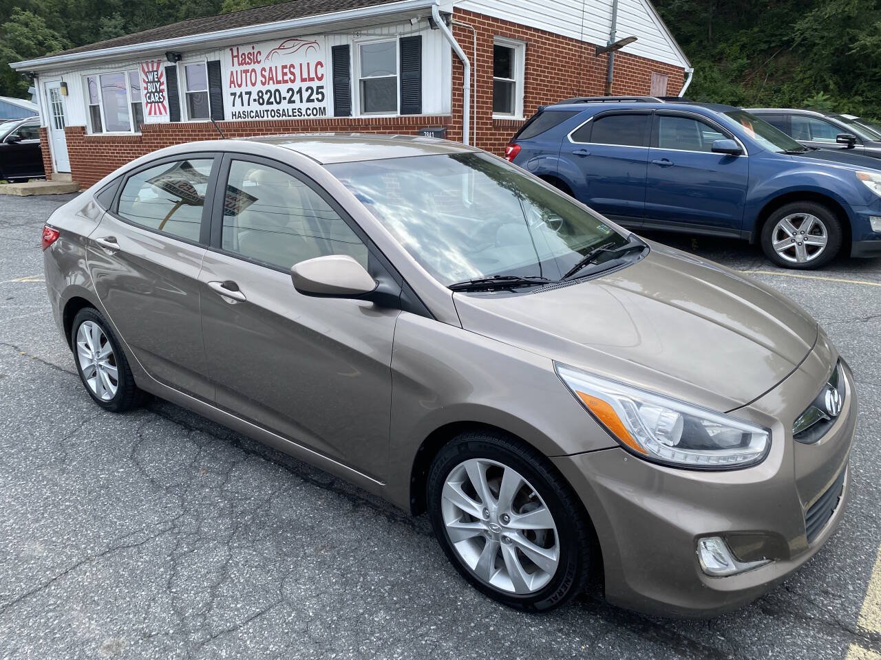 Used 2014 Hyundai Accent GLS w/ Option Group 2 FWD image 3