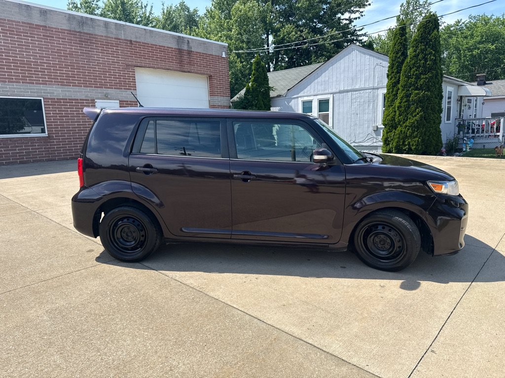 Used 2012 Scion xB FWD image 4