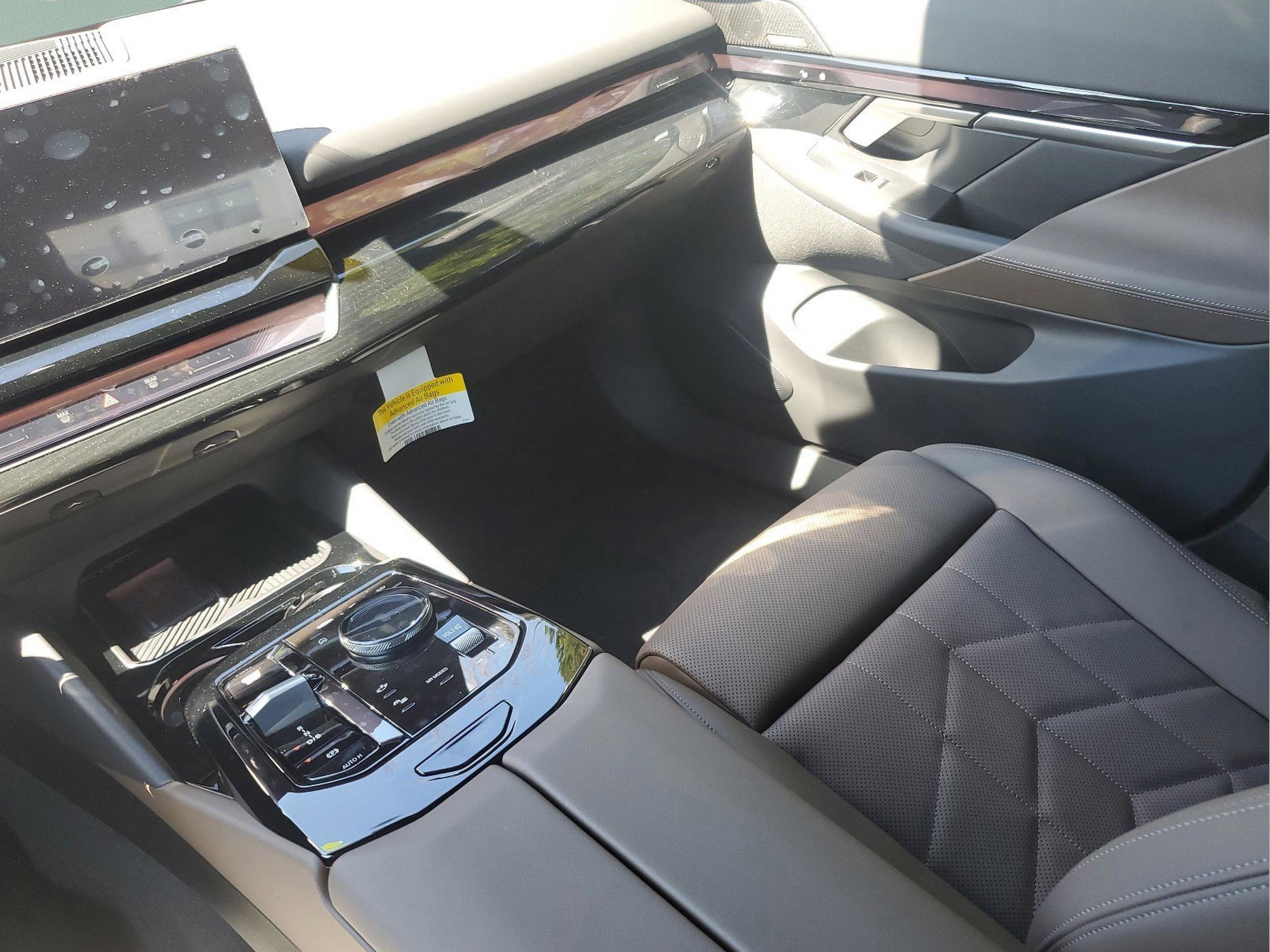 Used 2025 BMW i5 eDrive40i w/ Premium Package image 16