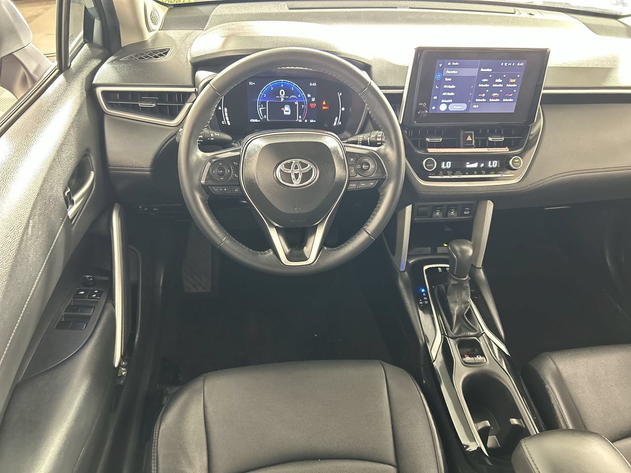 Used 2024 Toyota Corolla Cross XLE w/ Convenience Package FWD image 23