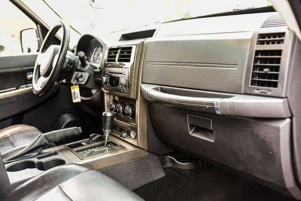 Used 2012 Jeep Liberty Limited Jet image 15