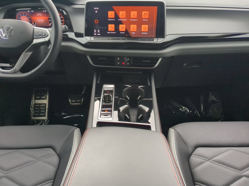 Certified 2025 Volkswagen Atlas Peak Edition SE AWD/4WD image 18