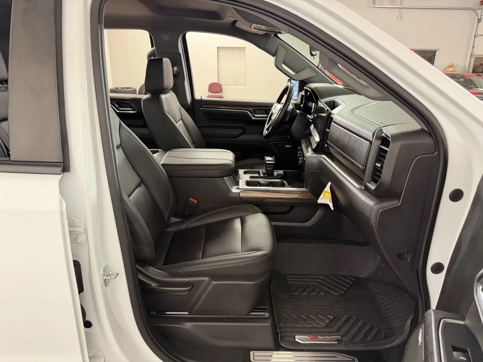 Used 2023 Chevrolet Silverado 1500 LT Trail Boss w/ LT Trail Boss Premium Package AWD/4WD image 40