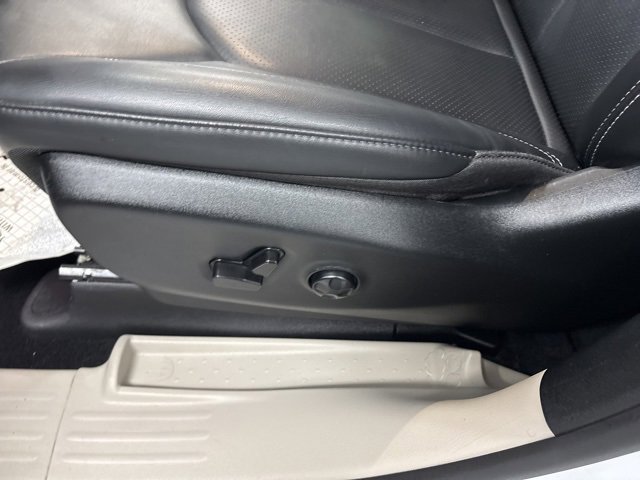 Used 2024 Chrysler Pacifica Touring-L image 18