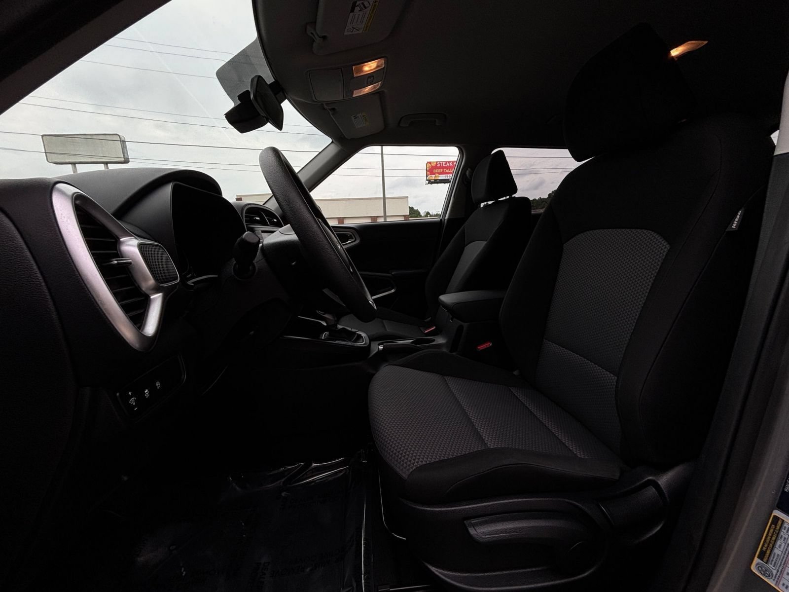Used 2025 Kia Soul LX w/ LX Technology Package FWD image 25