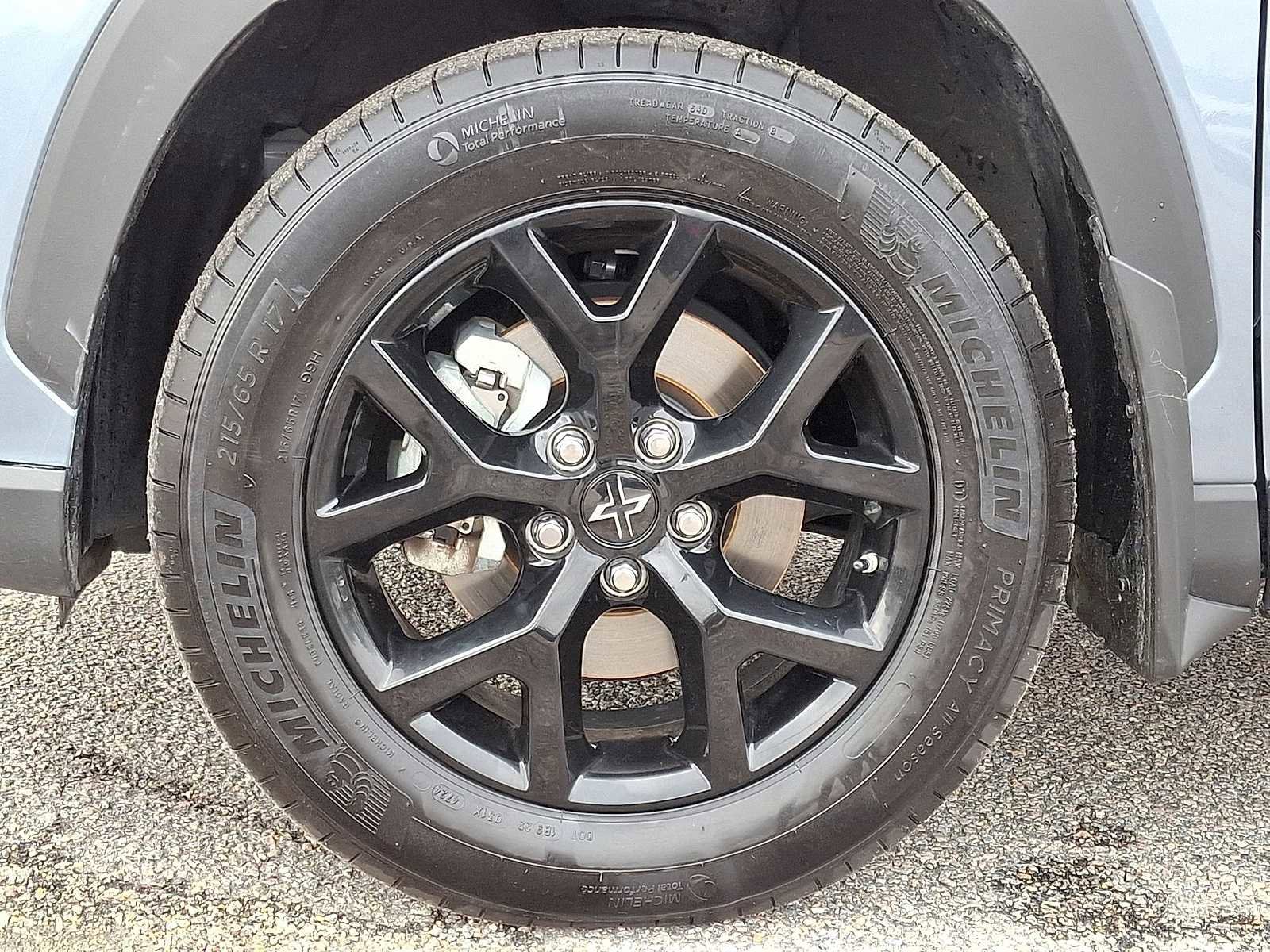 Used 2025 Toyota Corolla Cross LE image 37