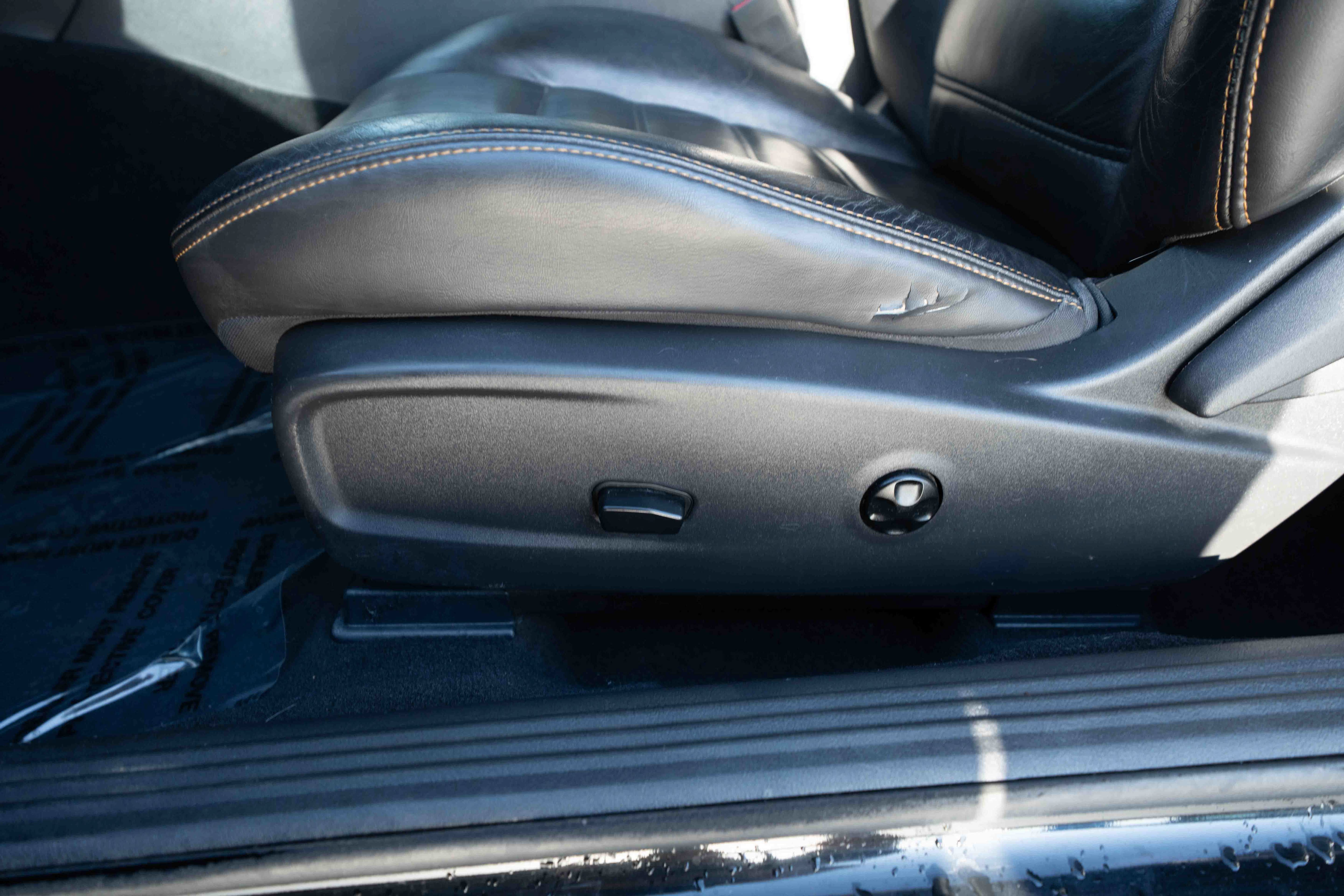 Used 2014 Dodge Challenger SXT RWD image 12