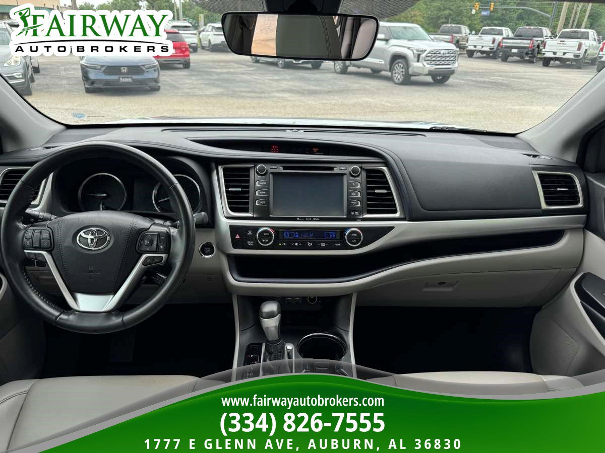 Used 2019 Toyota Highlander XLE FWD image 15