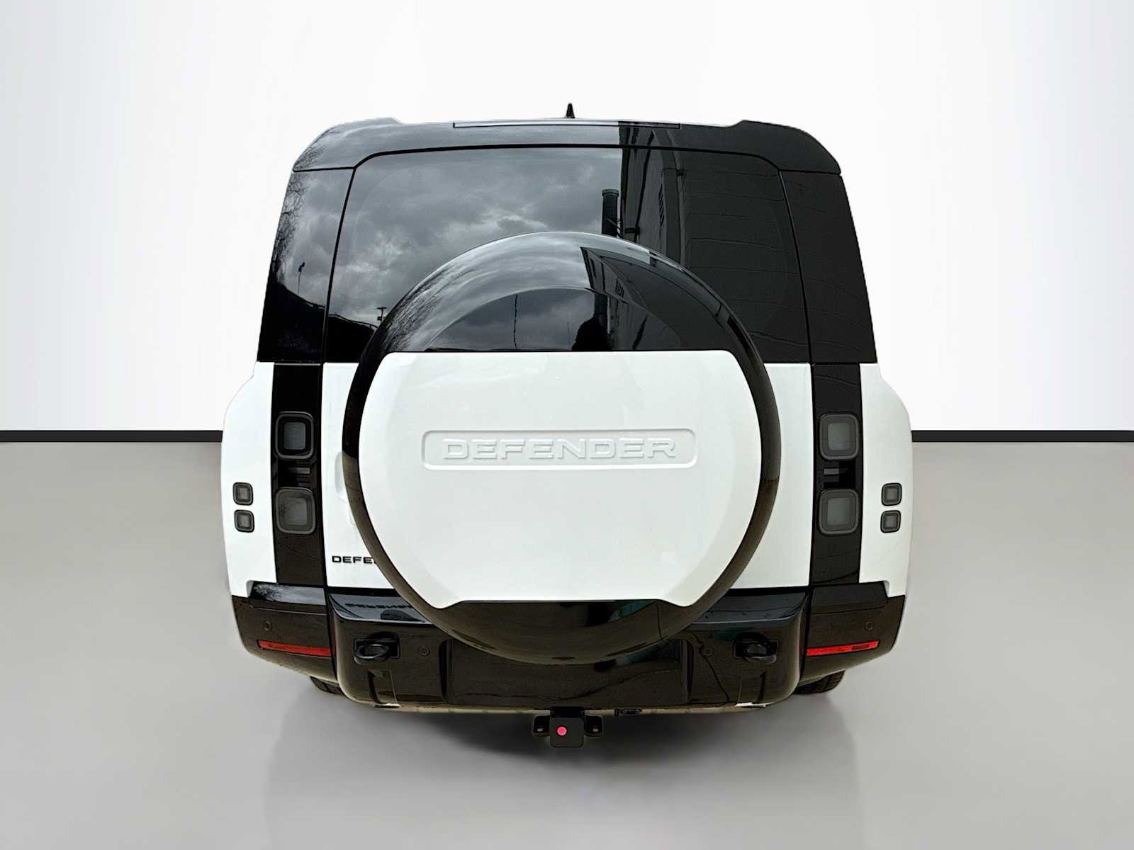 New 2026 Land Rover Defender 130 X-Dynamic SE AWD/4WD image 3