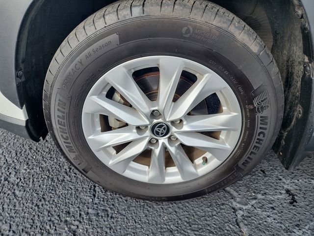 Used 2023 Toyota Corolla Cross LE image 23