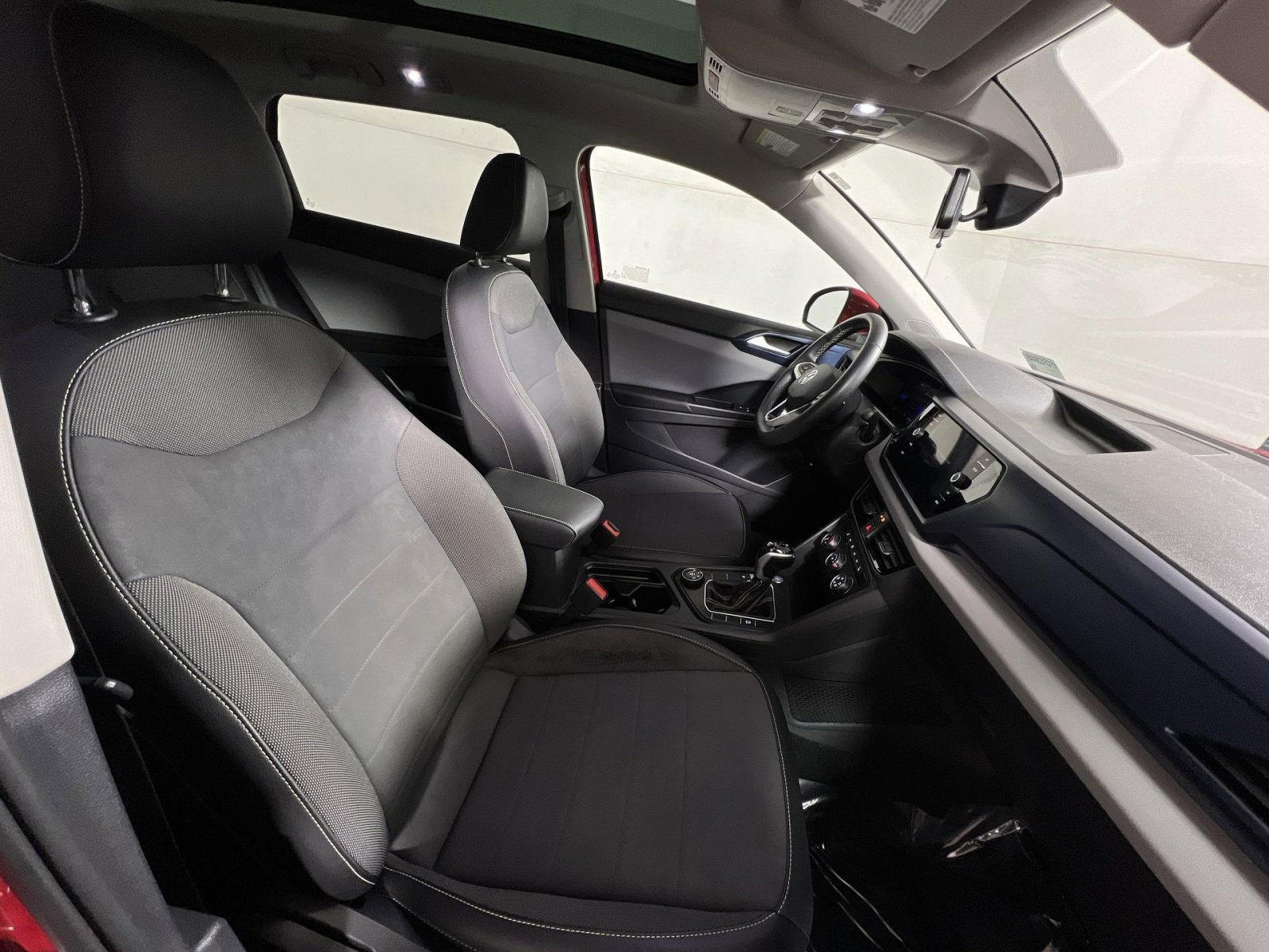 Used 2022 Volkswagen Taos SE image 26