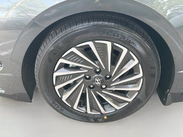 New 2026 Hyundai Sonata SEL FWD image 32