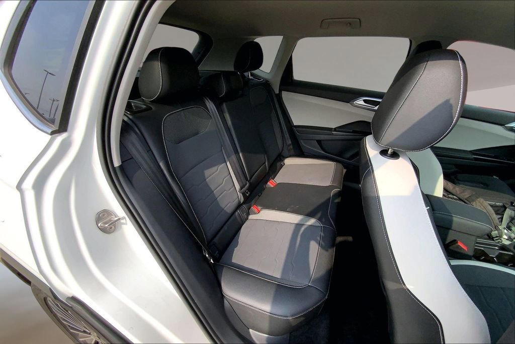 Used 2025 Volkswagen Taos SE FWD image 26