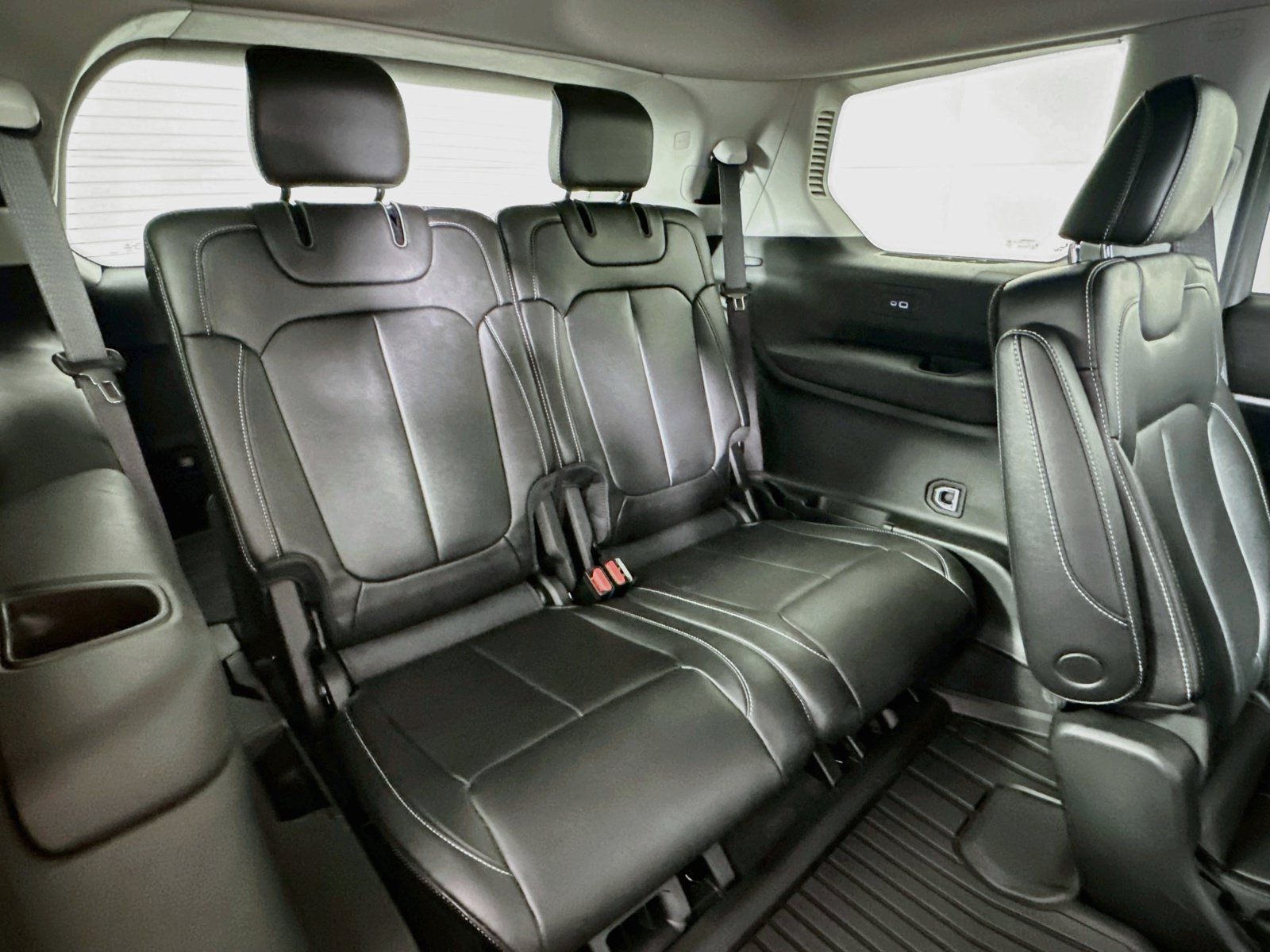 Used 2023 Jeep Grand Cherokee L Limited RWD image 28
