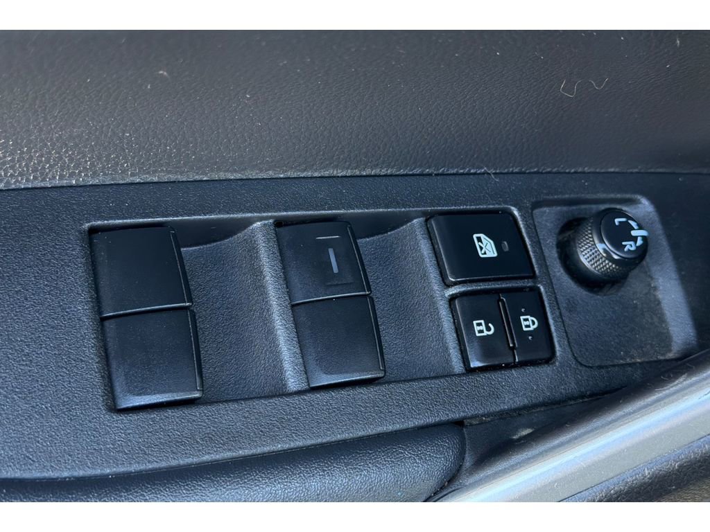 Used 2022 Toyota Corolla Cross LE AWD/4WD image 12