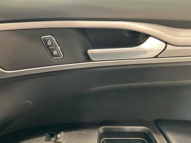 Used 2019 Ford Fusion SE FWD image 19