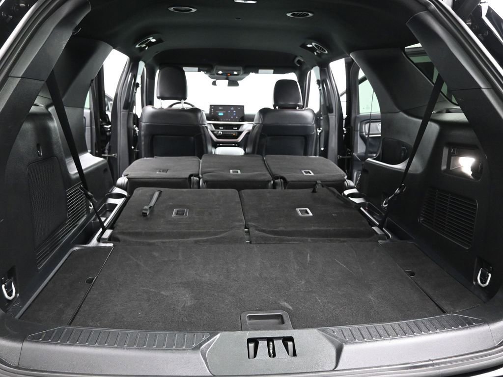 Used 2025 Ford Explorer ST-Line w/ ST-Line Street Pack image 24