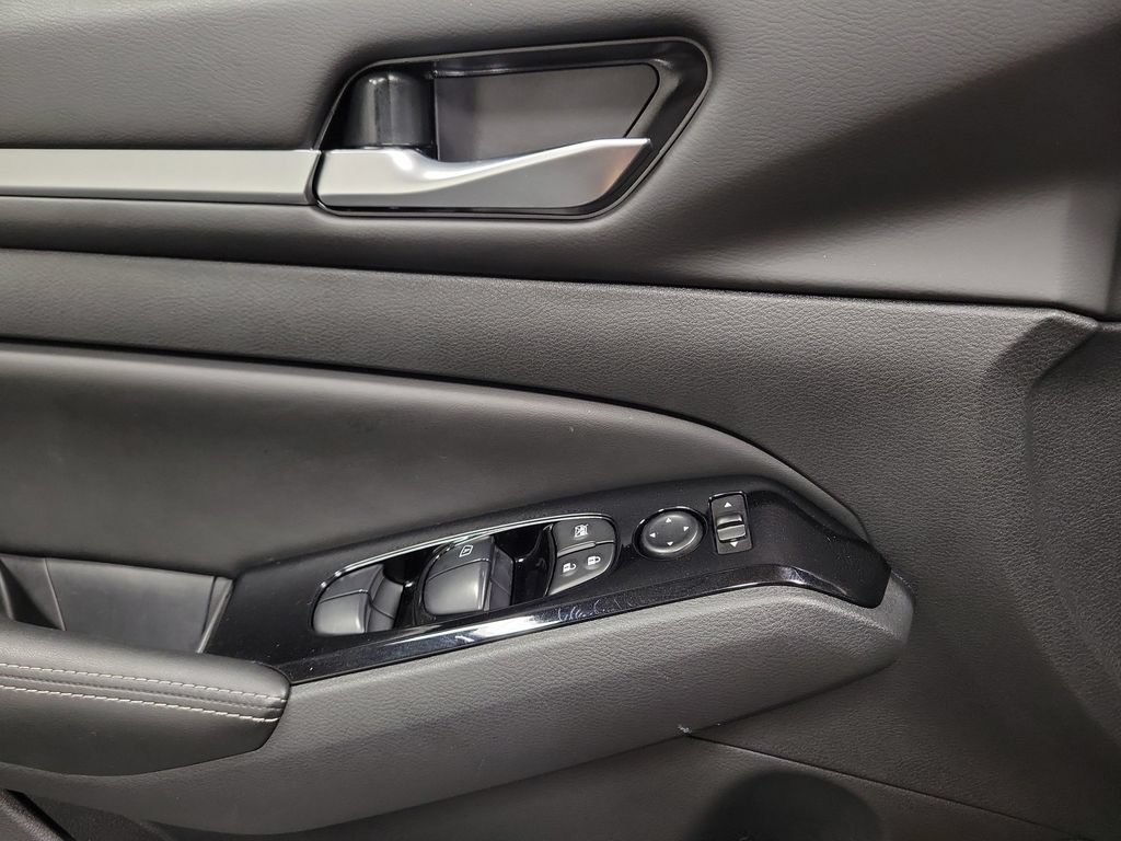 Used 2024 Nissan Altima 2.5 SL FWD image 25