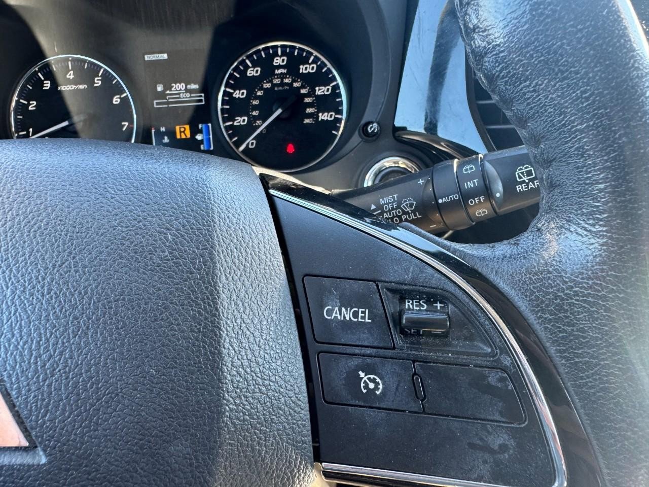 Used 2017 Mitsubishi Outlander SEL image 22