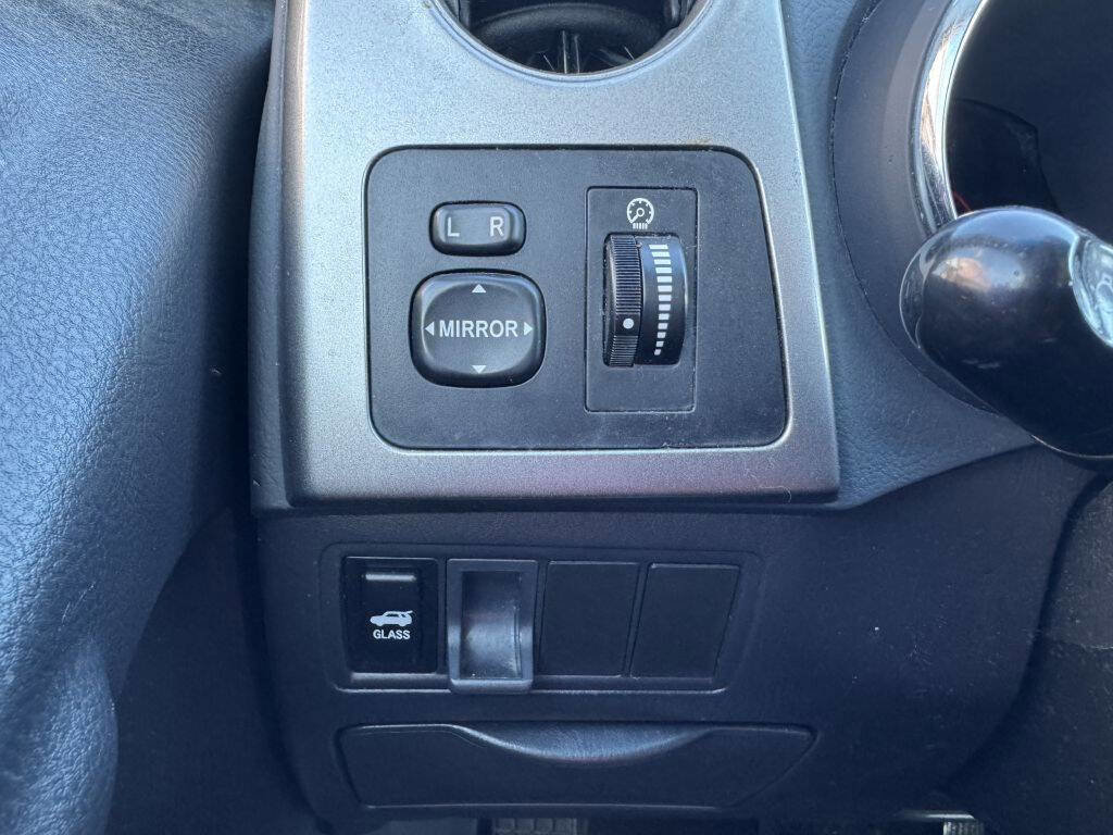 Used 2006 Pontiac Vibe w/ Preferred Package image 13