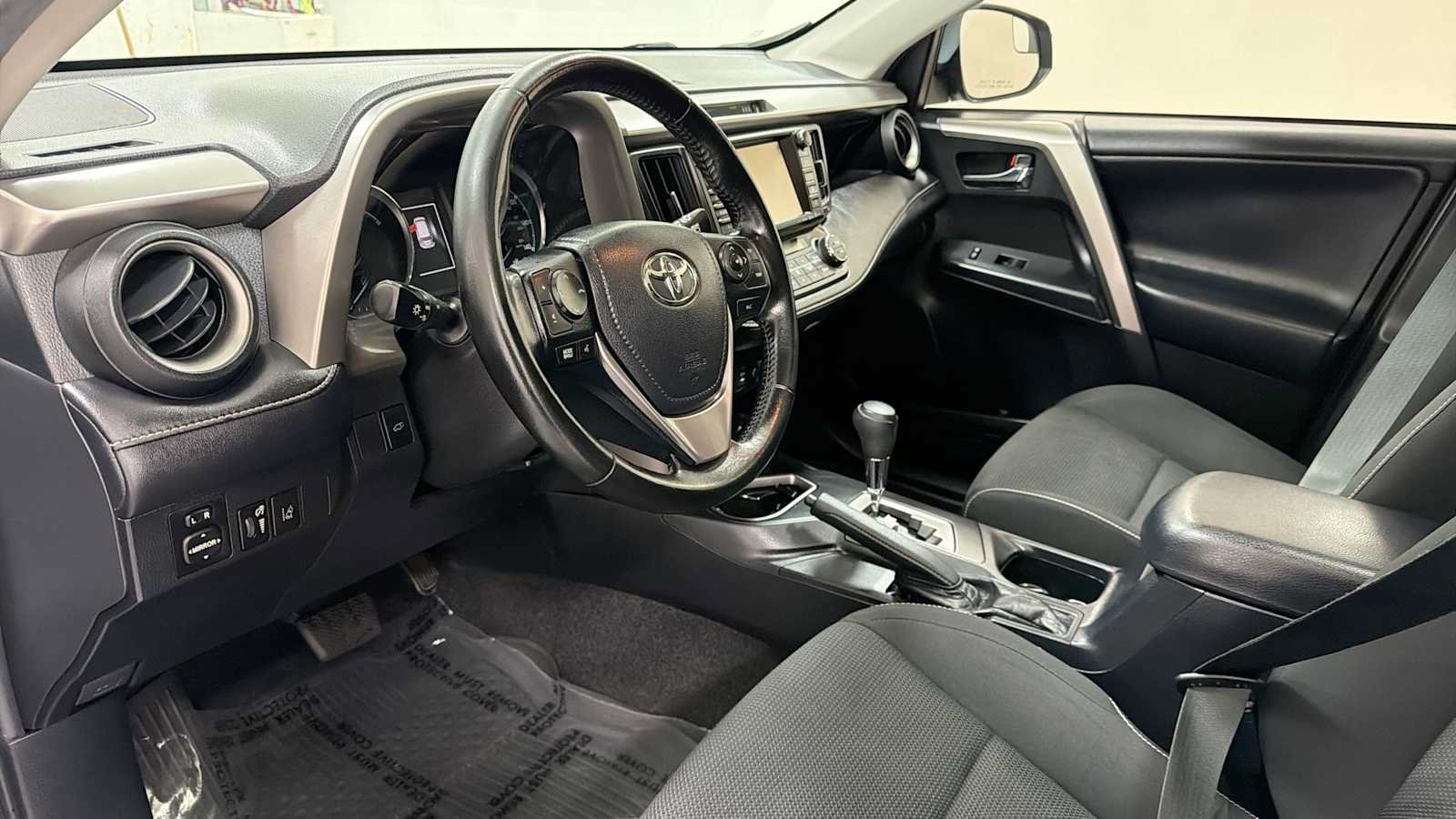 Certified 2018 Toyota RAV4 XLE w/ Carpet Mat Package AWD/4WD image 12