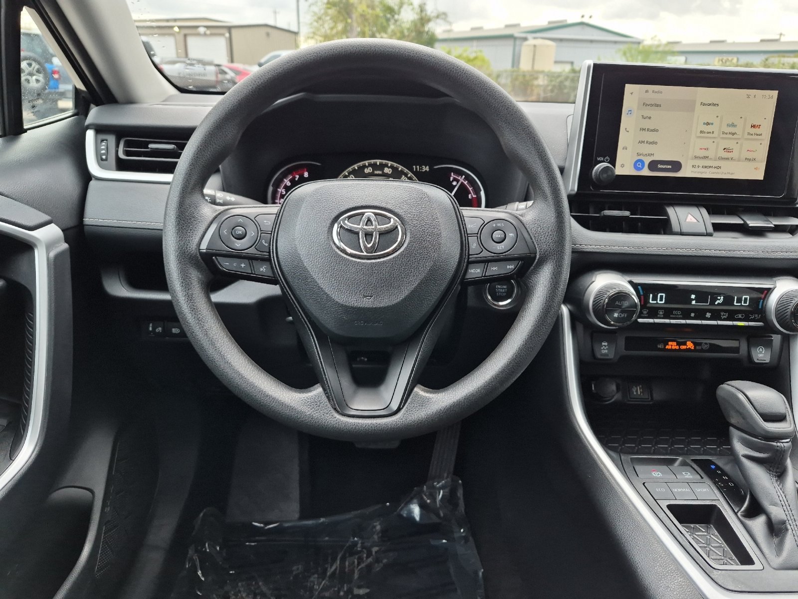 Used 2025 Toyota RAV4 XLE FWD image 12