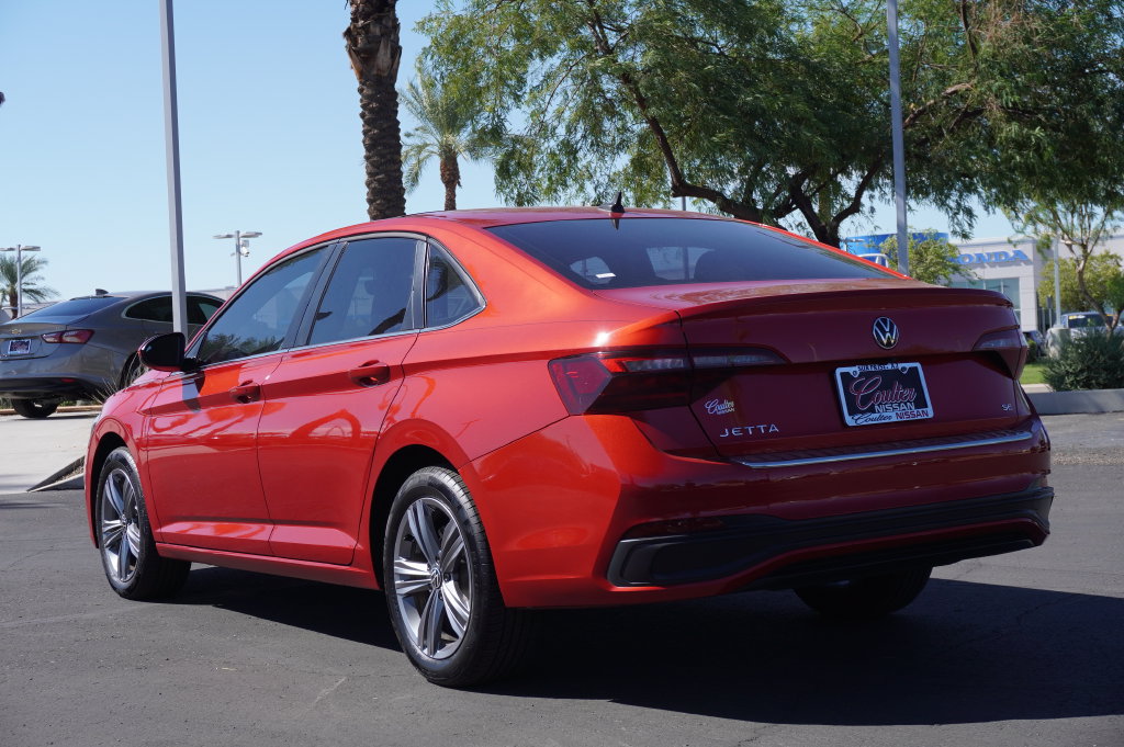 Used 2023 Volkswagen Jetta SE FWD image 3
